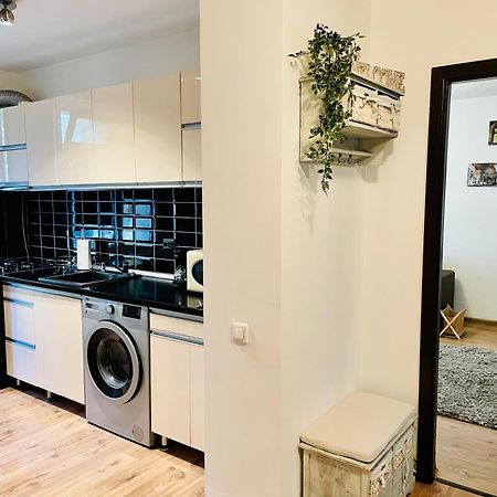 Thias Apartment -Parter, Langa Spitalul Marie Curie 부쿠레슈티 외부 사진
