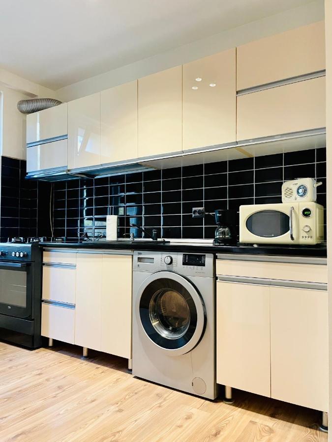 Thias Apartment -Parter, Langa Spitalul Marie Curie 부쿠레슈티 외부 사진