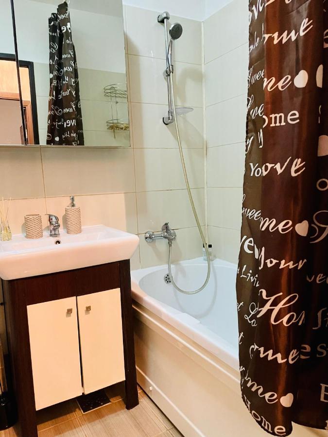 Thias Apartment -Parter, Langa Spitalul Marie Curie 부쿠레슈티 외부 사진
