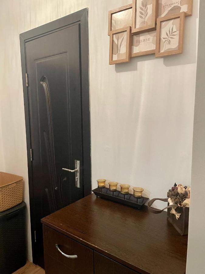 Thias Apartment -Parter, Langa Spitalul Marie Curie 부쿠레슈티 외부 사진