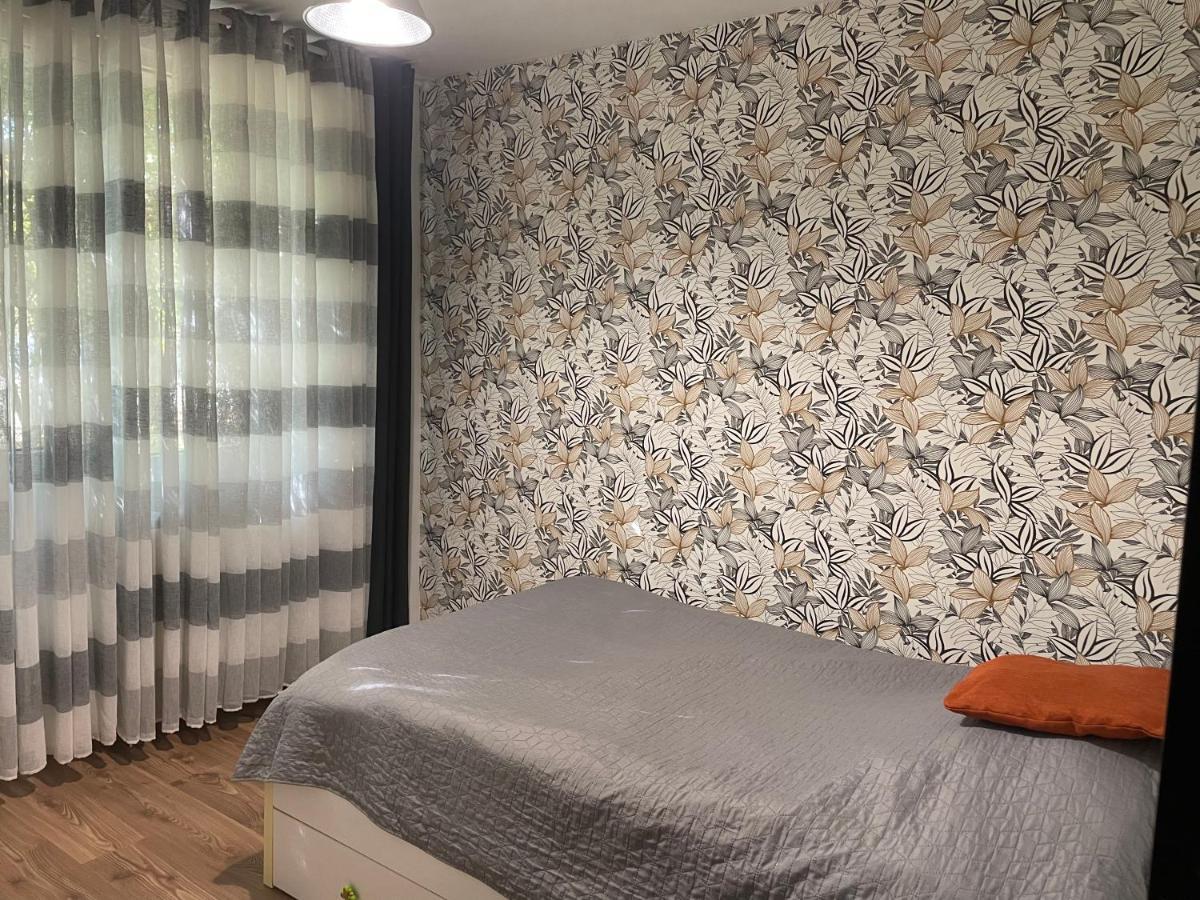 Thias Apartment -Parter, Langa Spitalul Marie Curie 부쿠레슈티 외부 사진
