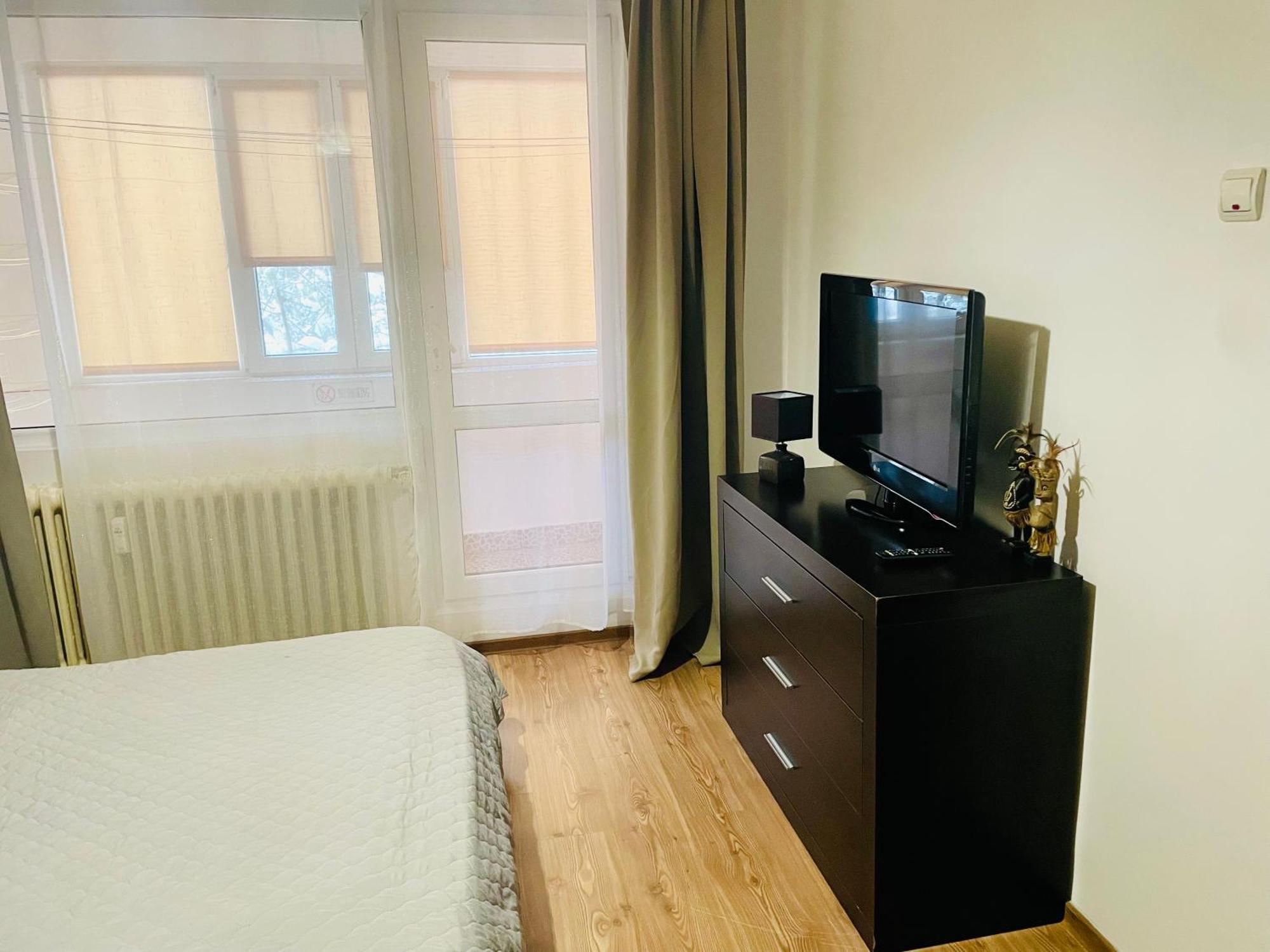 Thias Apartment -Parter, Langa Spitalul Marie Curie 부쿠레슈티 외부 사진