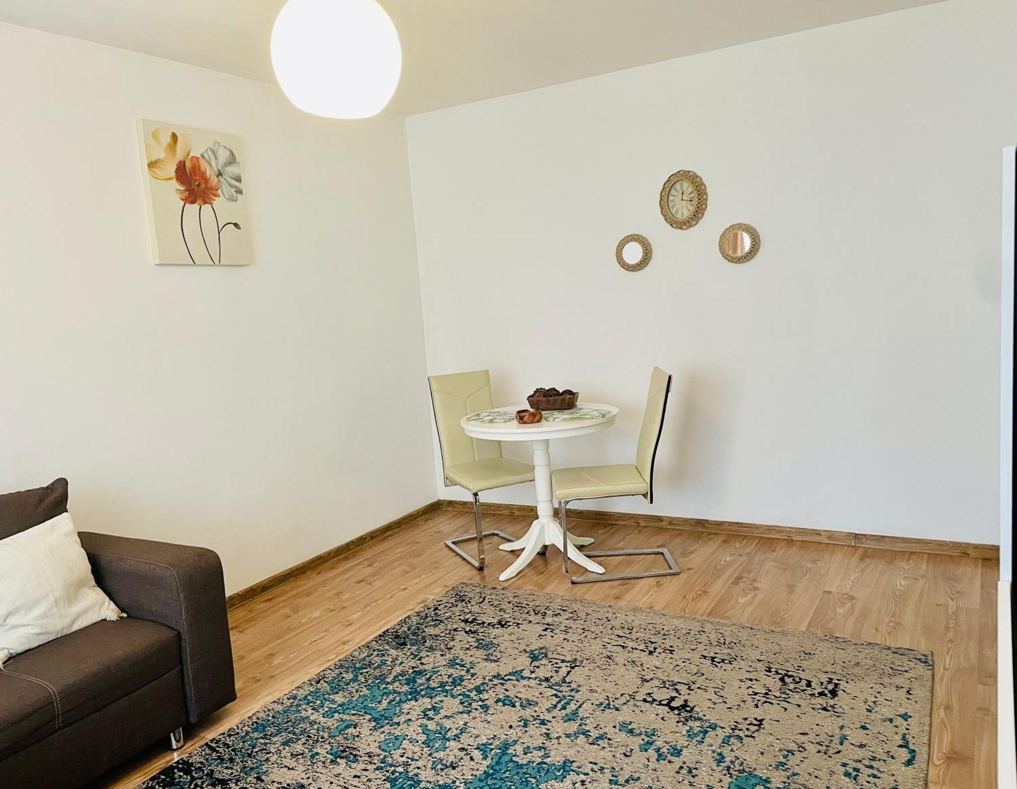 Thias Apartment -Parter, Langa Spitalul Marie Curie 부쿠레슈티 외부 사진